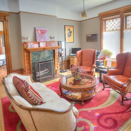 M&M Victorian Bed And Breakfast Marinette Екстер'єр фото
